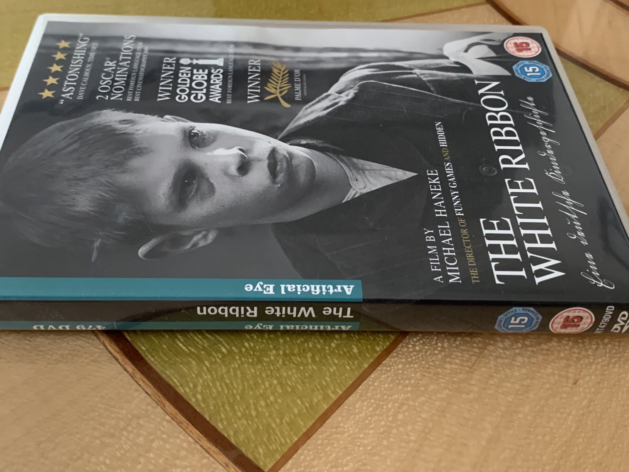 はち ちなみに ドイツ映画 ただしパッケージは英語 の 白いリボン と ドイツ版 女教皇ヨハンナ の円盤も フランス書籍と同じ 書き方だった でもオランダのコミックは英語と同じ けっこう国によって違うのかな T Co Hi3v76kqf7 Twitter