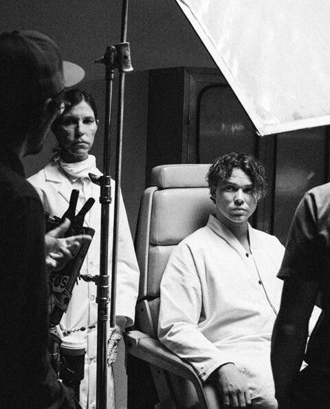 5SOSpanama_'s tweet image. Hoy se cumple un año desde el lanzamiento del video oficial de "Teeth". 
Fue lanzado como el segundo sencillo de su cuarto álbum de estudio CALM, además la pista forma parte de la banda sonora de la serie de Netflix 13 Reasons Why.

#5SecondsofSummer  #teeth5sos
