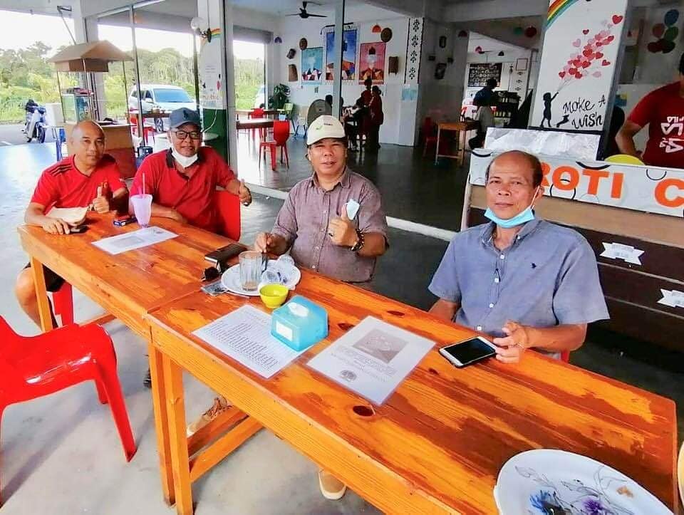 UPKOTenom's tweet photo. Tenom: 140820, Jumaat. 
Ybhg Datuk Dr. Lucas Umbul terus melayani dan menyantuni warga Tenom tentang isu isu semasa.

#UpkoTenom
#Terusmelayani
#Terberkatilah https://t.co/ZdYbdHrEPT