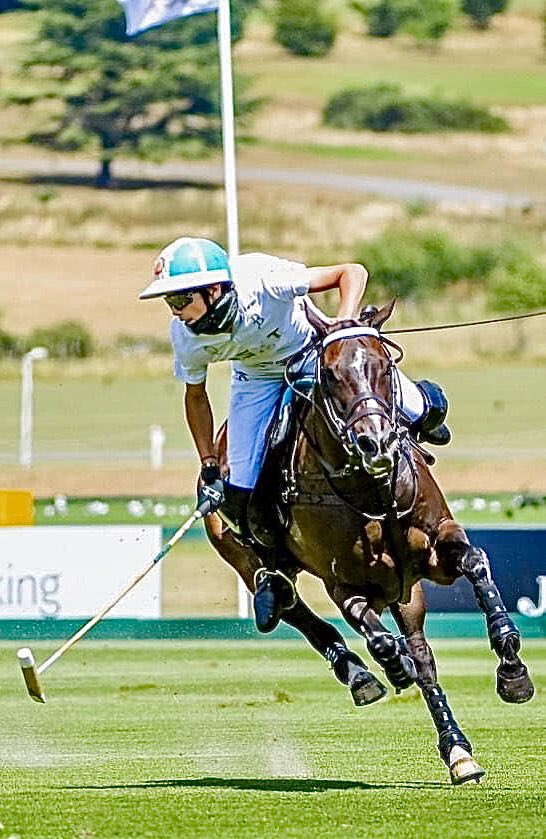 ChukkaPandit's tweet photo. Clash Of The Young Titans... POROTO vs BARTO Queen’s Cup Quarter Finals. Saturday August 15 3pm. Next Generation vs Les Lions/Great Oaks on Guards TV @guardspoloclub https://t.co/bhwQtz2gU2