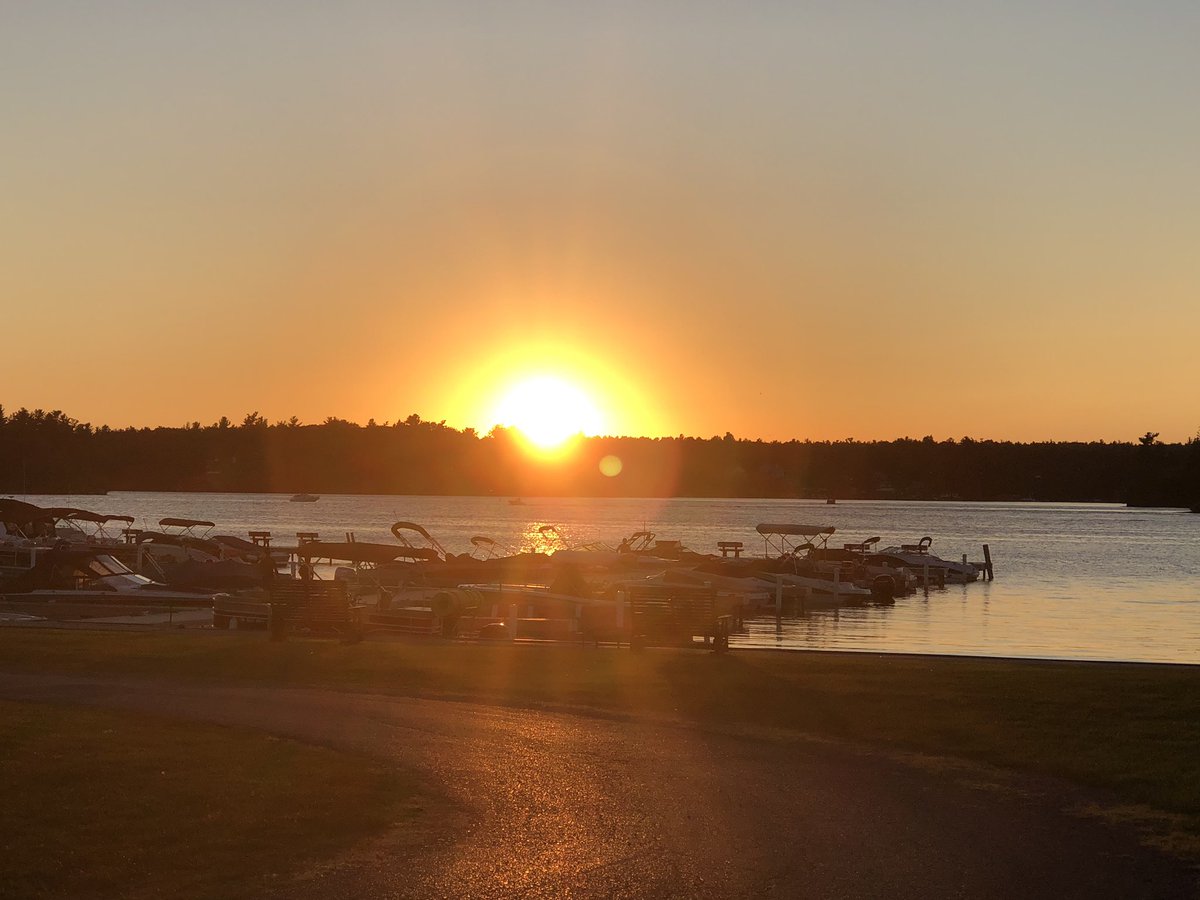 TheRealeDeal's tweet photo. Mid August sunset on the river. #sunset #stlawrenceriver #abay #theriver #alexbay #stlawrenceseaway https://t.co/MMZixi786J