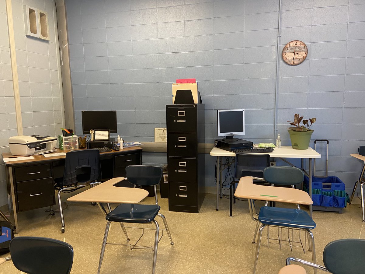 SMS_McGee's tweet photo. The classroom is ready, for now 😊 #teamdcs #SMS https://t.co/J6Sks3sovN