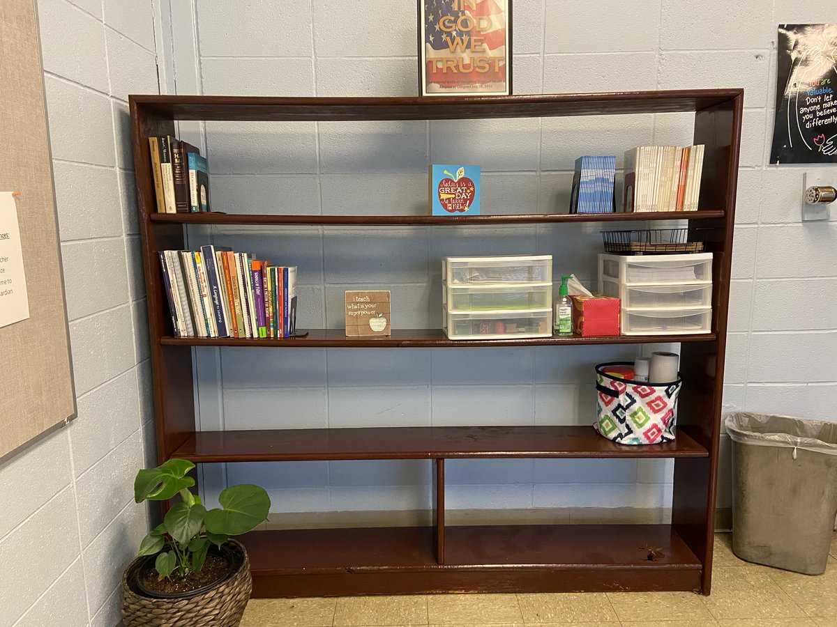 SMS_McGee's tweet photo. The classroom is ready, for now 😊 #teamdcs #SMS https://t.co/J6Sks3sovN