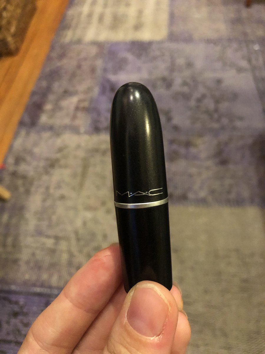 6/ Mascara is out, lipstick is in (for Zoom calls, let’s be honest).