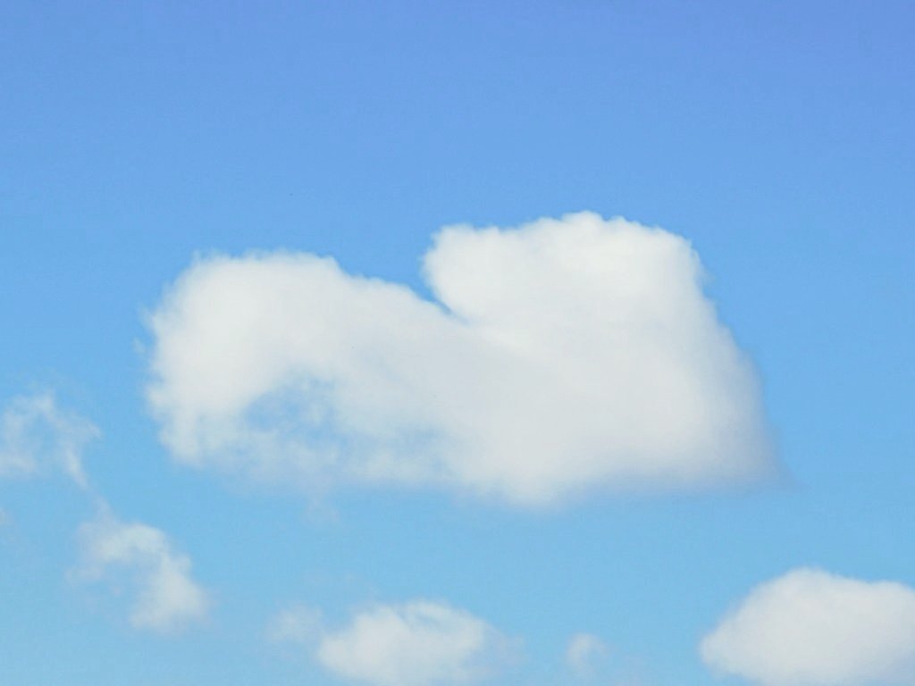 ケニー 空に恋愛成就 の雲が Happyになってください 雲 ハートの雲 T Co Xkkceznzen Twitter