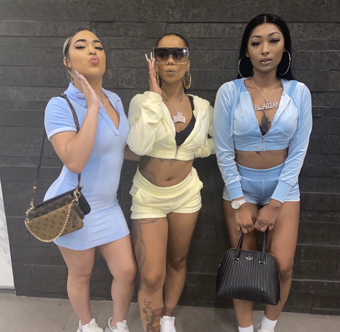 saranyomi's tweet photo. can i just have a group of bad bitches please? https://t.co/Mc6Sf0OCuC