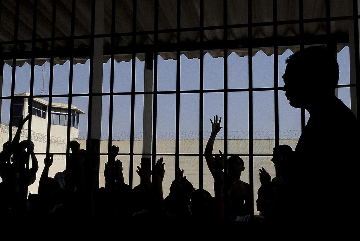 Detentos em presídios federais poderão receber visitas virtuais. Já os advogados podem ir às instituições penais, mas só poderão fazer quatro agendamentos por dia, com até 30 minutos https://t.co/RUp8uvDDMl
📷 Arquivo/Agência Brasil/© https://t.co/ajgcmYLoK3