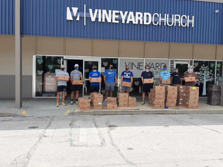 DrakeBulldogsFB's tweet photo. Would normally be preparing for our first scrimmage of fall camp. May not be able to be GameChangers on the field this year but doesn’t mean we can’t be GameChangers off of it. Proud of our guys for finding ways to serve the Des Moines Community! https://t.co/MwUBpJVFoq