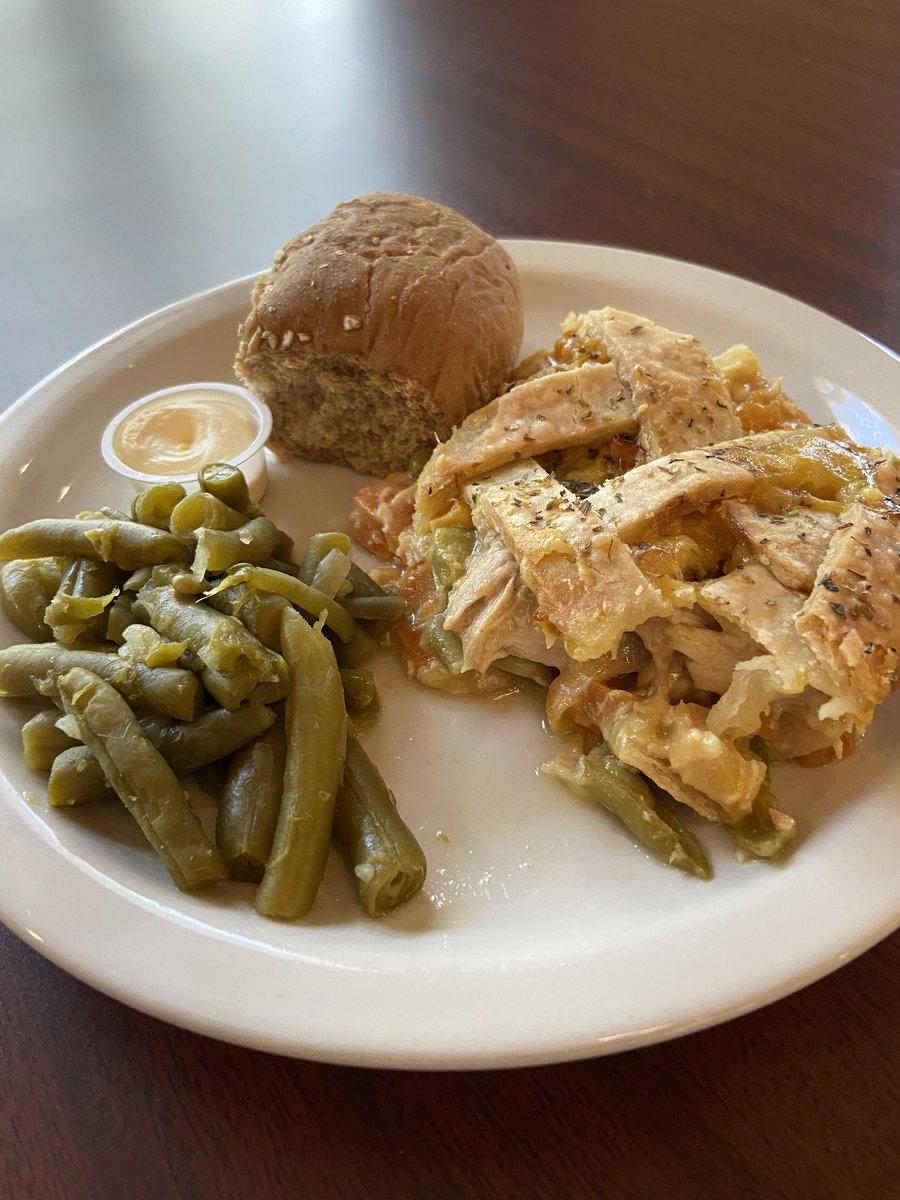 mizell_cameron's tweet photo. Serving up some home style goodness tonight. Turkey pot pie, green beans and a roll. #trilogy #latticetop @nolafoodguy @Hearthstone_HC https://t.co/W5AgWB6ZeZ