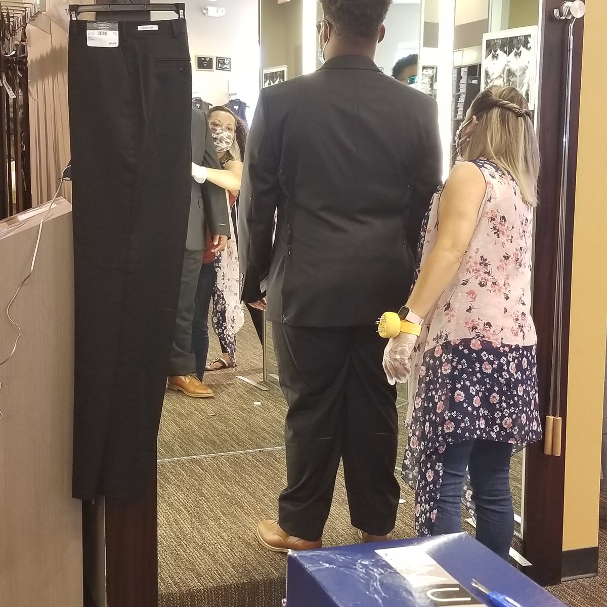 RBellPhotos's tweet image. Out buying suits for life&apos;s different occasions. #Senior2021Ready #CollegePrepReady #JobInterviewReady @JoshuaPhelps34