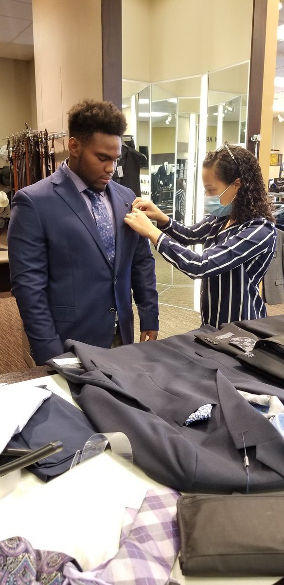 RBellPhotos's tweet image. Out buying suits for life&apos;s different occasions. #Senior2021Ready #CollegePrepReady #JobInterviewReady @JoshuaPhelps34