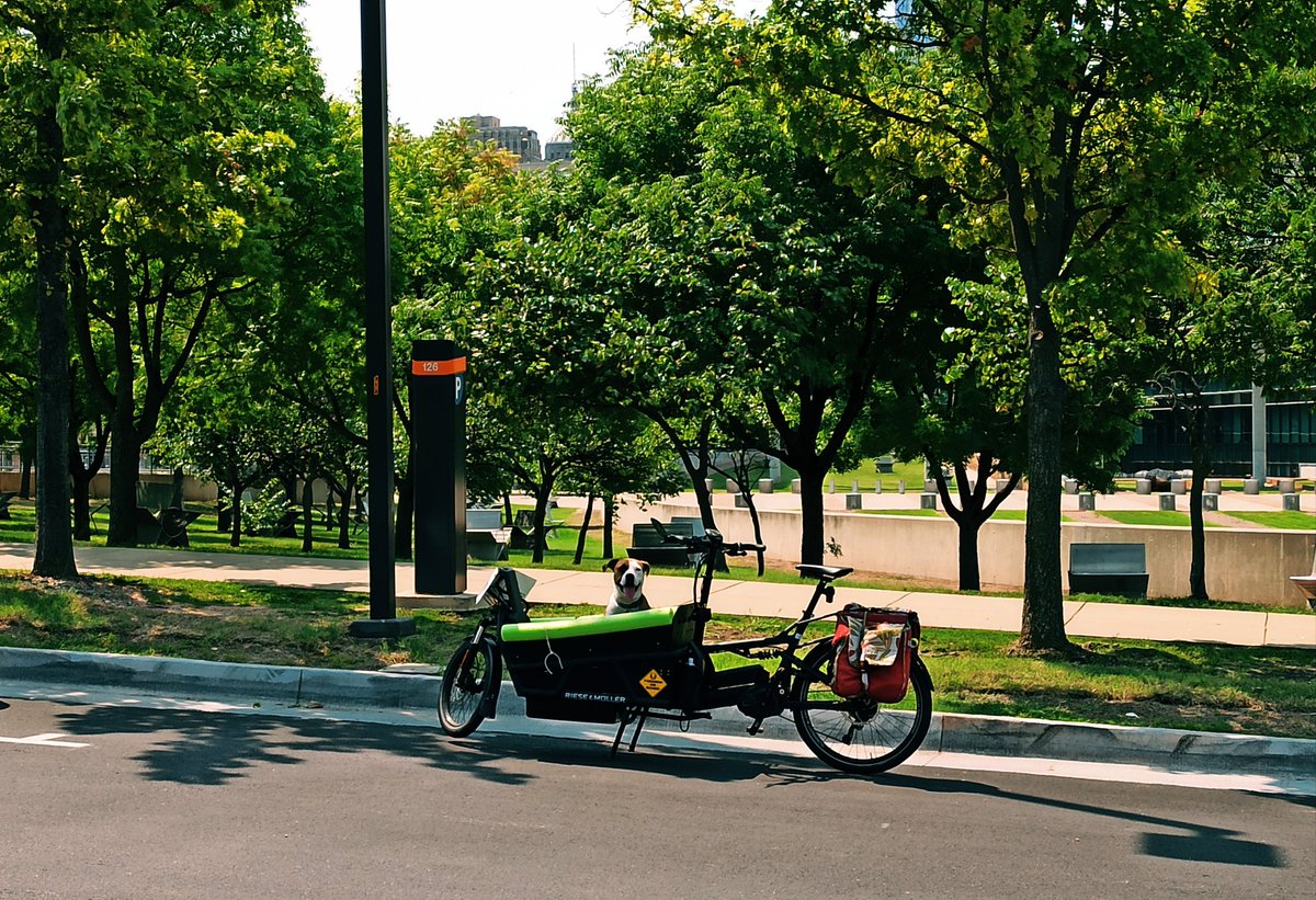 carlitecarfangs's tweet photo. Just another #CargoBikeLife morning, riding through #PlazaWalls to @midtown_okc. Dropped daughter off at daycare, handled some work calls and emails while at the dog park, then picked up @Tamashii_Ramen for lunch.
#IBikeIBuy
#BikeLocal #ShopLocal https://t.co/Jx3EE8RmPW