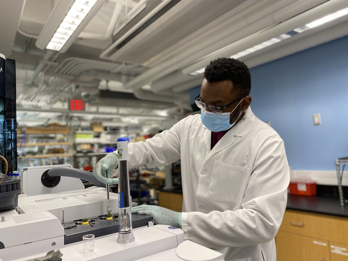 I'm late af to #BlackInChem but better late than never right?  I'm Brandon, a 6th year PhD Candidate and I use analytical and electrochemistry to study the interactions between microbes and minerals at hydrothermal vents.
#BlackInAnalytical #BlackinChemRollCall #BlackLGBTQinChem