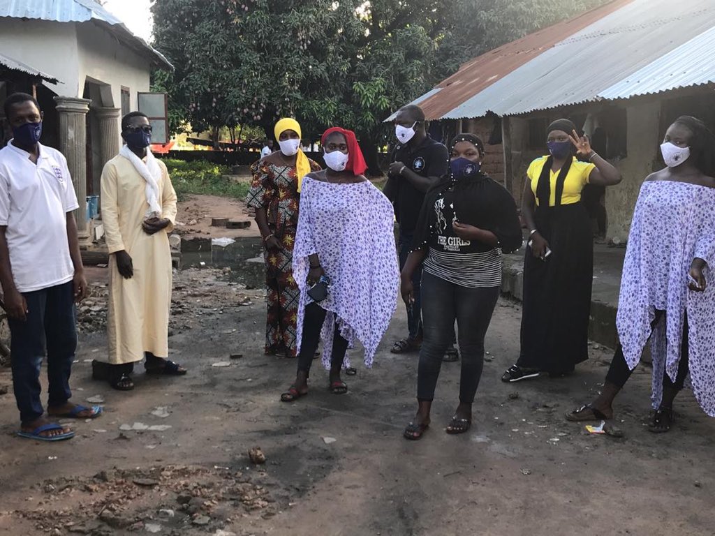 CAGambia's tweet photo. Wear a mask. Slow the spread. Protect your neighbors.
CAβs outreach team distributed face masks in Gunjur.
#MaskAlliance #SolLenMask #MaskUpGambia #StayAtHome https://t.co/Tbu1T5PxR5