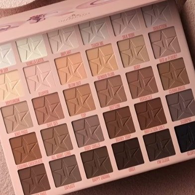 BeautyBusiness_'s tweet photo. 🔸 REVEALED 🔸The new @JeffreeStar Orgy eyeshadow palette &amp; collection has been revealed! ✨
It includes 30 all matte eyeshadows &amp; is the first "nude" palette from @jeffreestar! 
✨The collection will also include a mini eyeshadow palette, new lip gloss shades and more! https://t.co/i0jH86Wf9q