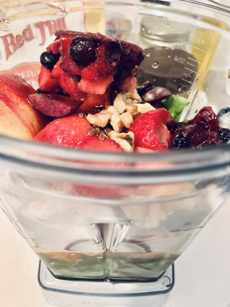 Clean_Pathway's tweet image. 19 hrs clean fast 🌟 Had a smoothie with kale, spinach, broccoli, carrots, ginger, banana, strawberry, fresh &amp;amp; dried cherries, dried cranberrries, nectarines, apple, orange, acai, walnuts, and coconut water 💕 #IntermittentFasting #ketosis #healthy #health #wellness #healthylife