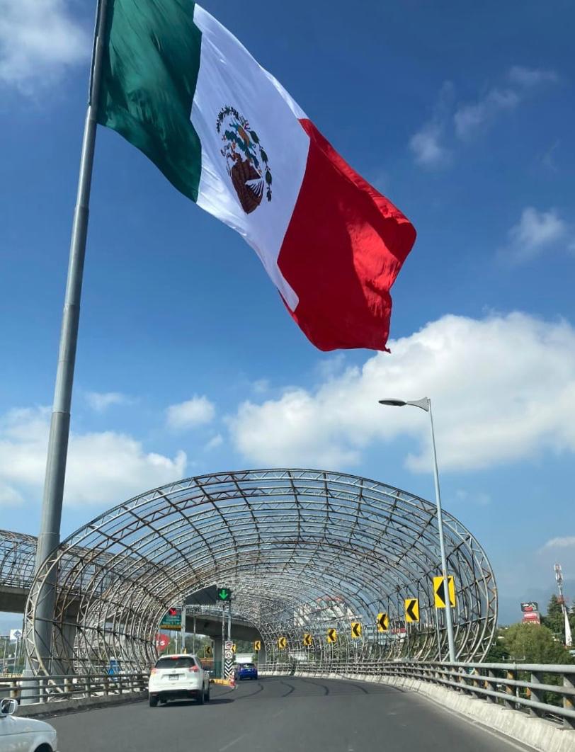 RaulGtzNR's tweet photo. ¿Y en ti país como van las cosas?

-pues 😢

...

San Jerónimo Ciudad de México, colocan la bandera al revés 🇲🇽 https://t.co/EoTv1UNsUV