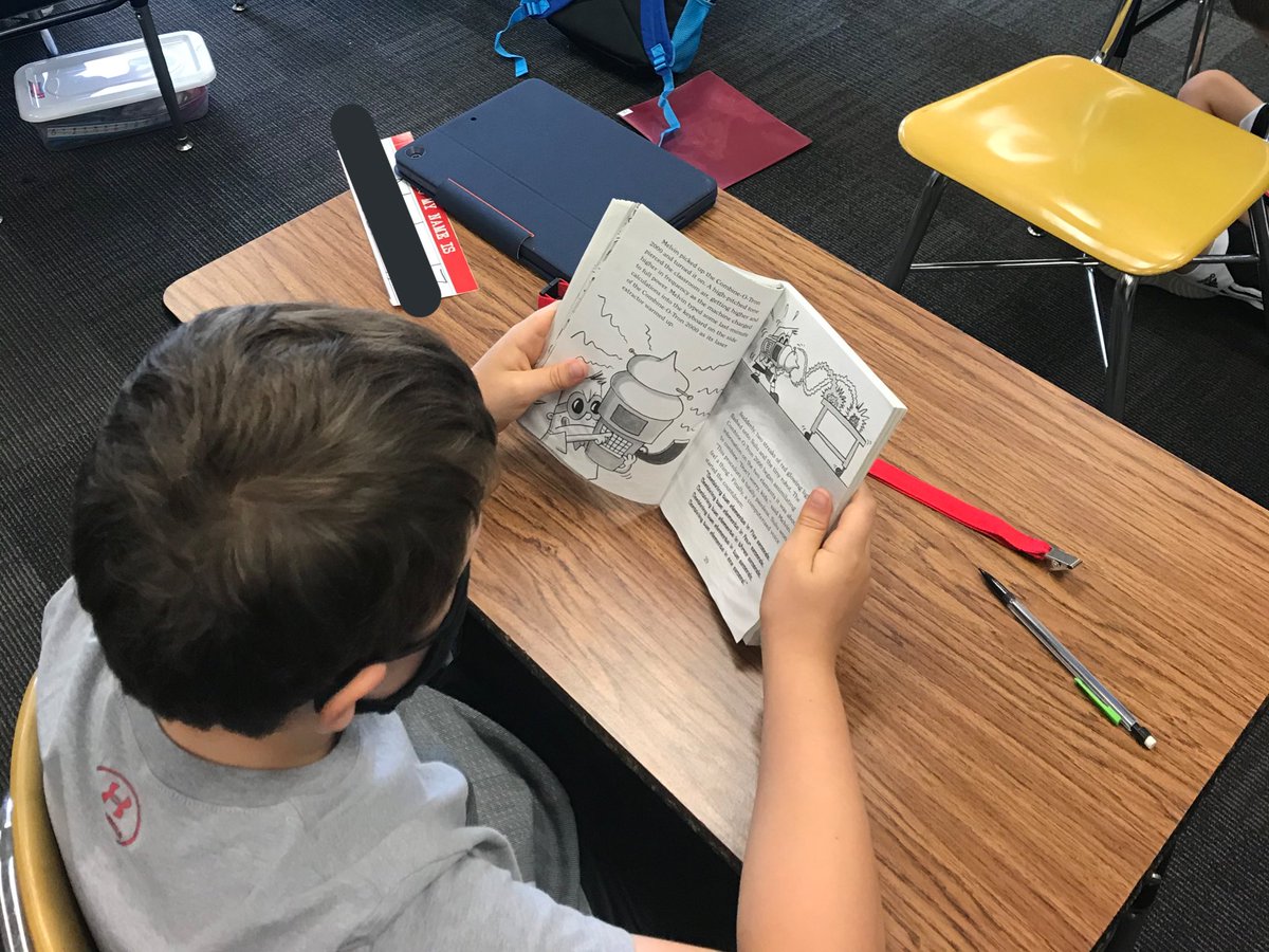 dresmack3rd's tweet photo. Today we were able to choose books from our classroom library and spend time reading them! We also had a competitive brain break: who could make the longest chain! 📚 https://t.co/TgIECWvIwv