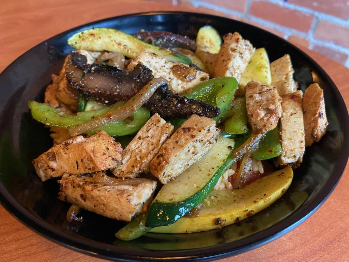 RevsBarAndGrill's tweet photo. Come try our new Vegan Chick'n 'n Rice Bowl on special for $9.99! Plant-based "chicken" with sauteed veggies over a bed of spanish rice. Our Caesar Salad is on special through Sunday for $5.99!
Available dine-in and carry-out! https://t.co/gEigTeLSRG