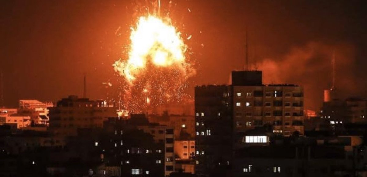 saragaza94's tweet photo. Since mainstream media doesn’t want to show this, Israeli aircrafts bombed several areas on the Gaza Strip. Israel says they stand with Lebanon whilst this monstrosity happens. Fuck Israel till my last breath #GazaUnderAttack https://t.co/eMnESpqM6c