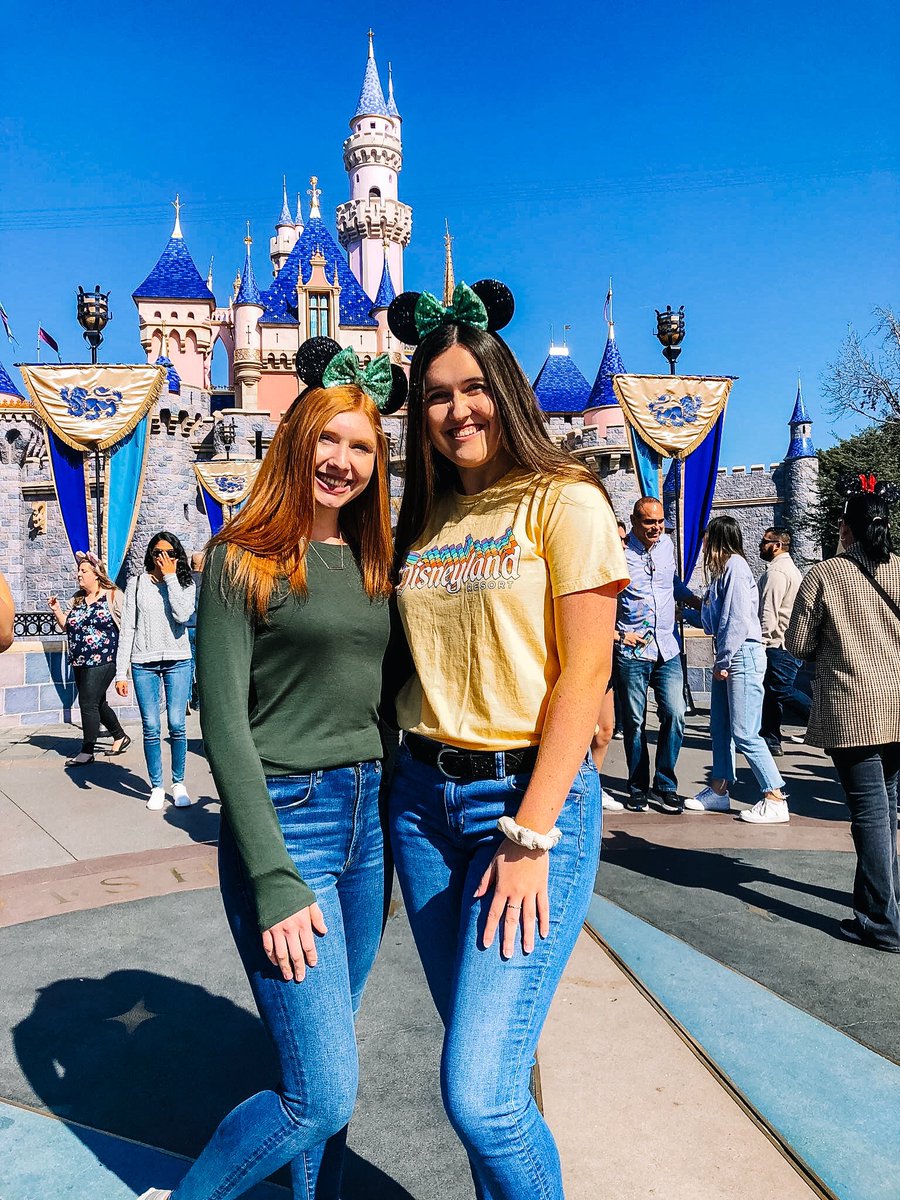 As our chapter starts work week, we’re looking back upon the memories that we have made together 💗 We always have a so much fun on our Disneyland turnaround trip with sisters! Comment your favorite sisterhood event below! 🎢🏰 #asusigmakappa #gogreek #asu24