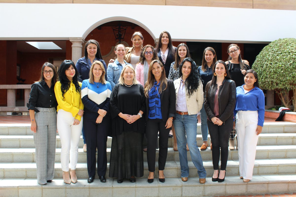 escuelagob_UHE's tweet photo. ¡Iniciamos nuestro Programa de Liderazgo y Gerencia Pública para Mujeres y damos la bienvenida a todas las participantes! #MLGP #GERENCIAPUBLICA #MUJERESLIDERES https://t.co/1EgW1xKjOP