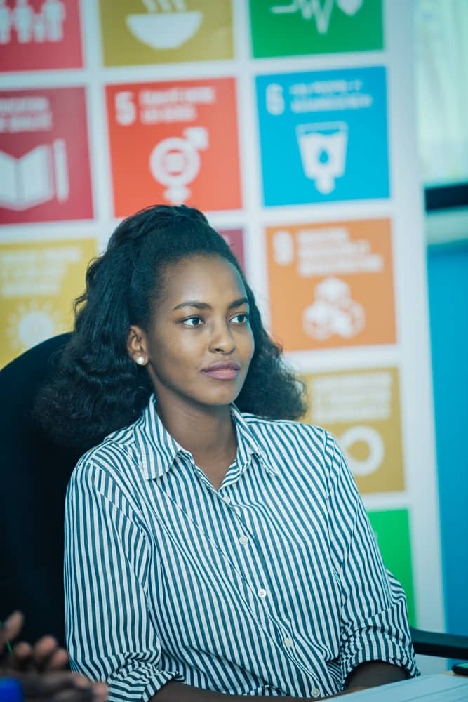 MagazineJimbere's tweet photo. 📌 @binamaho, initiatrice du programme #SistersinSuccess pour le leadership féminin a fait remarquer que cette séance a amené des jeunes lycéennes à réfléchir sur leur rôle dans l'atteinte des #ODD et le développement de leur potentiel
#Burundi #ONU75 #UN75Anniversary https://t.co/m4uXbQ9oQ9