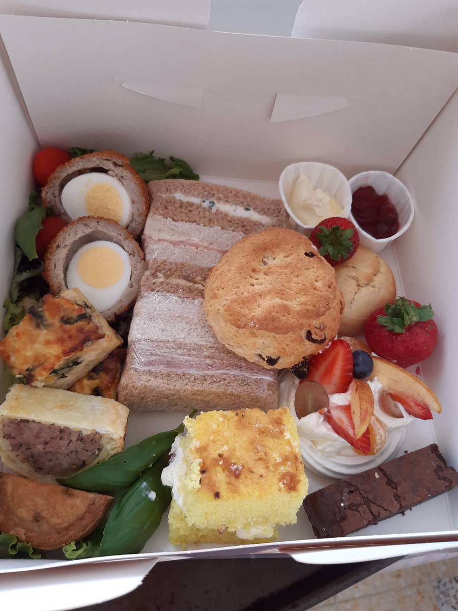 PandaMum14's tweet image. Afternoon Tea is from #Devlins #Holbeach
Thanks to my dear friends Sharon and Mandy.
Cakes from #Epulari Carrot cake is divine
Thanks to @handbaggirl1999 (stay safe)
 @MoultonBulb #shoplocal #lincsconnect