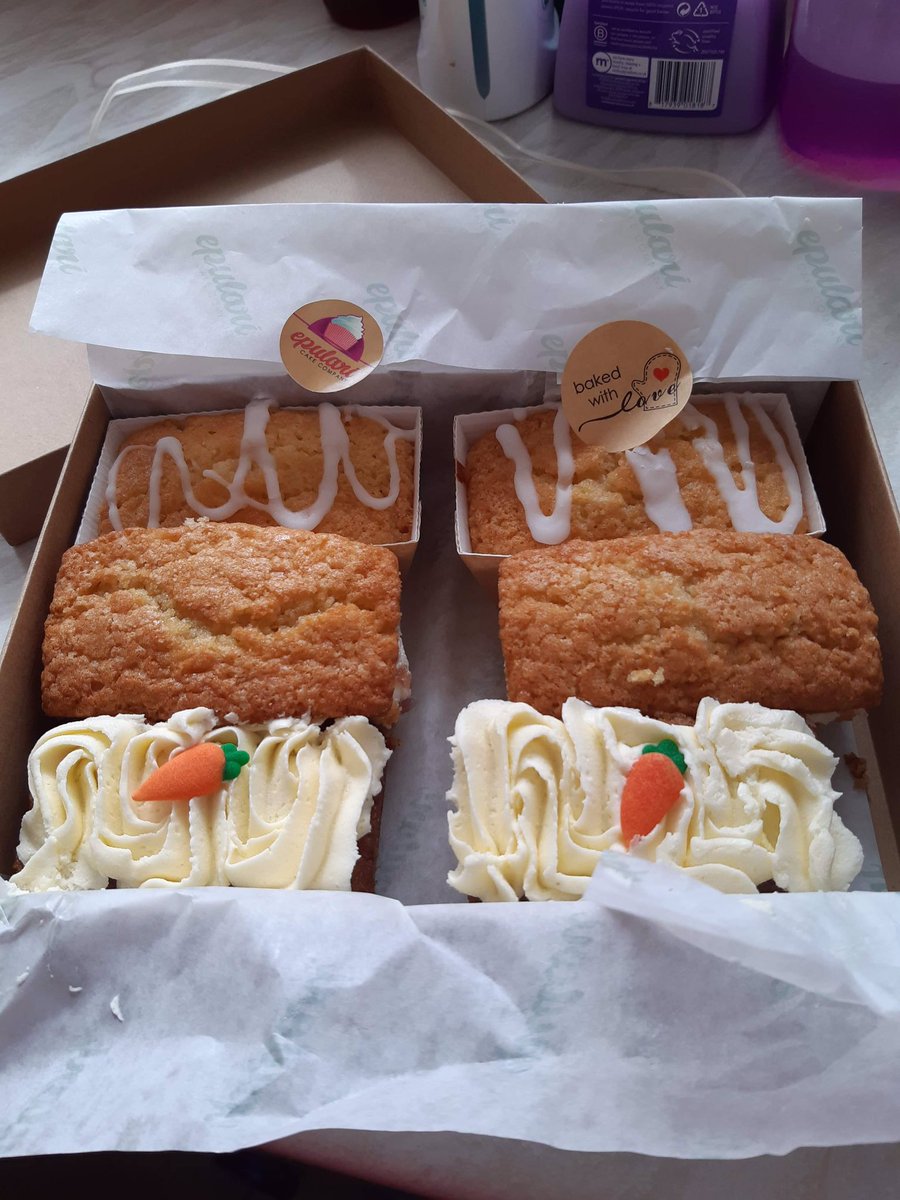 PandaMum14's tweet image. Afternoon Tea is from #Devlins #Holbeach
Thanks to my dear friends Sharon and Mandy.
Cakes from #Epulari Carrot cake is divine
Thanks to @handbaggirl1999 (stay safe)
 @MoultonBulb #shoplocal #lincsconnect