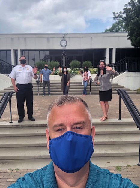 mlasater's tweet photo. Heyyyy!!! Happy #CityHallSelfie Day! @CityHallSelfie #CityHomeSelfie https://t.co/NBhV5oRDwk