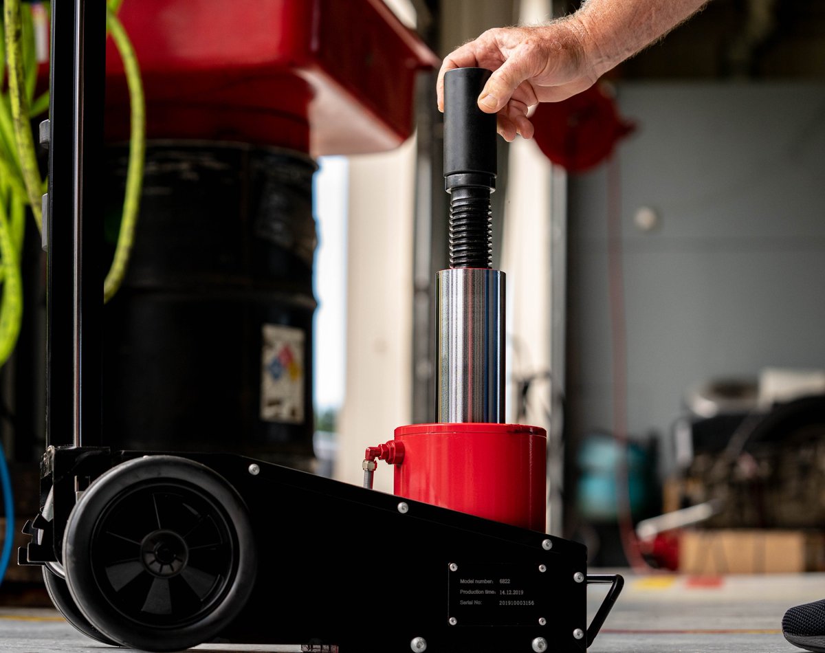 SunexTools's tweet photo. The 22 Ton Heavy Duty Lifting Jack comes equipped with an extension screw and stacking adapters to reach a maximum height of 22.2 inches | https://t.co/V4Rm1g24EN. #sunextools #liftingjacks https://t.co/8ZUk0S3cYs