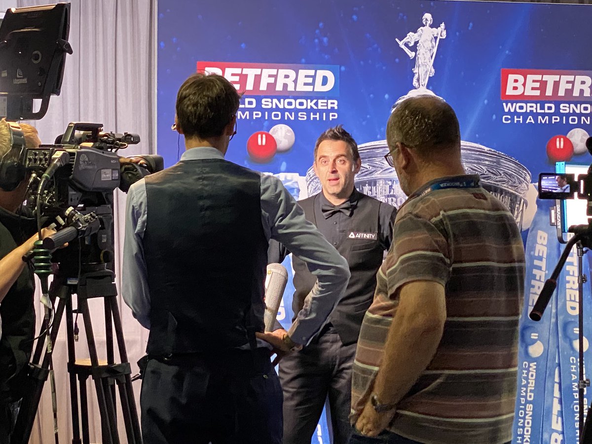 Betfred's tweet image. Ronnie has done it! Three frames on the bounce to beat Mark Selby and book his place in the final.

Will it be a 6th World Title win for the Rocket on Sunday?

#ilovesnooker | @WeAreWST