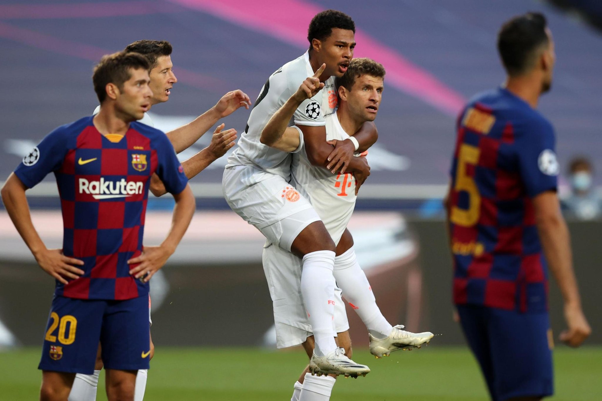 futegoz - Uefa Champions League - Quartas de Final Barcelona x Bayern Munich Gols:T.Muller(2x),Perisic,Gnabry,Suarez,Alaba(GC),Kimmich,Coutinho(2x) e Lewandowski Horário: 16:00 Estádio: Estádio da Luz Árbitro: D.Skomina #uefachampionsleague #alemanha