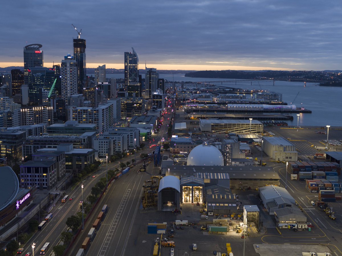 AKLPort's tweet photo. 🚨 EVERYONE WHO HAS WORKED ON THE PORT SINCE 21 JULY MUST HAVE A COVID-19 TEST BY 23:59 MONDAY 17 AUGUST 🚨 Late Friday night we got an updated order from @minhealthnz. This applies to Ports of Auckland and @Portoftauranga and is a pre-cautionary measure. 1/2 https://t.co/YaPlAXHJUC
