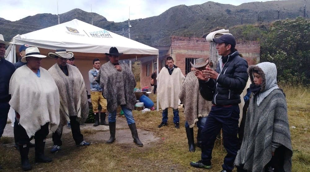 por el incidente ya que se comprobó que la información sobre el prostíbulo era falsa. Durante el año que Garzón fue alcalde de la localidad de Sumapaz construyó un centro de salud, mejoró la escuela​ y pavimentó la única calle del pueblo.