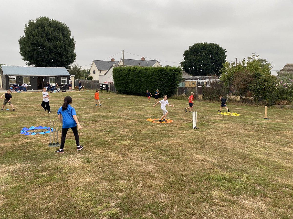 rettendonrats's tweet image. The ‘All Stars’ loving bowling tonight! 

More colts every week, watch this space 👀

Get in touch if you want to get involved. 

#lovecricket #upthercc