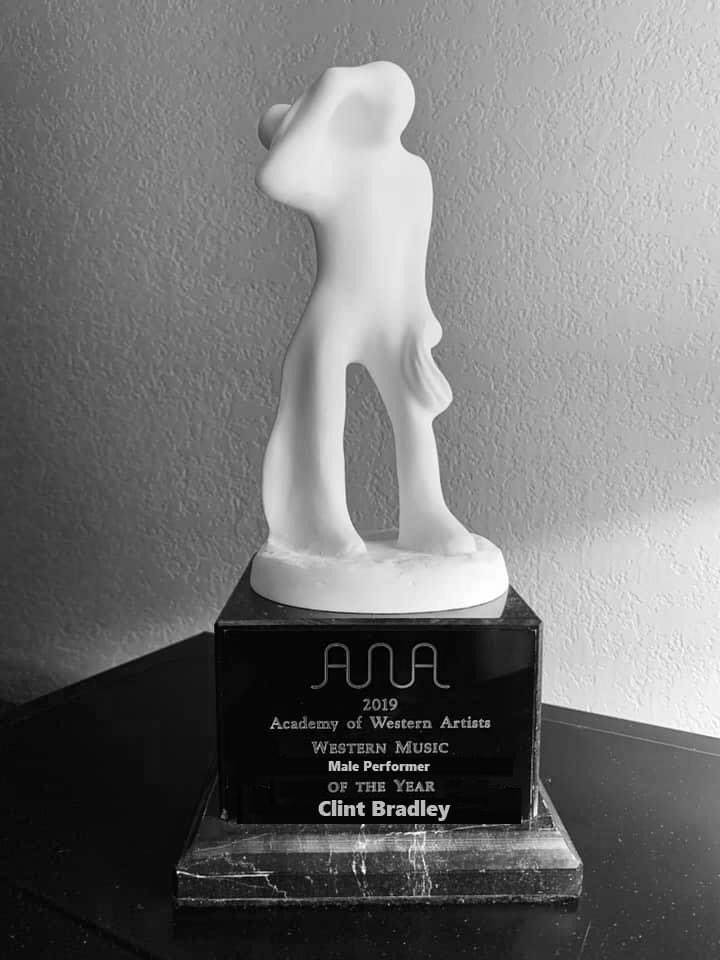 Well folks, last night in Fort Worth, Texas I realised a dream! I have been awarded “Western Male Artist of the Year” for 2019 by The Academy of Western Artists (AWA)