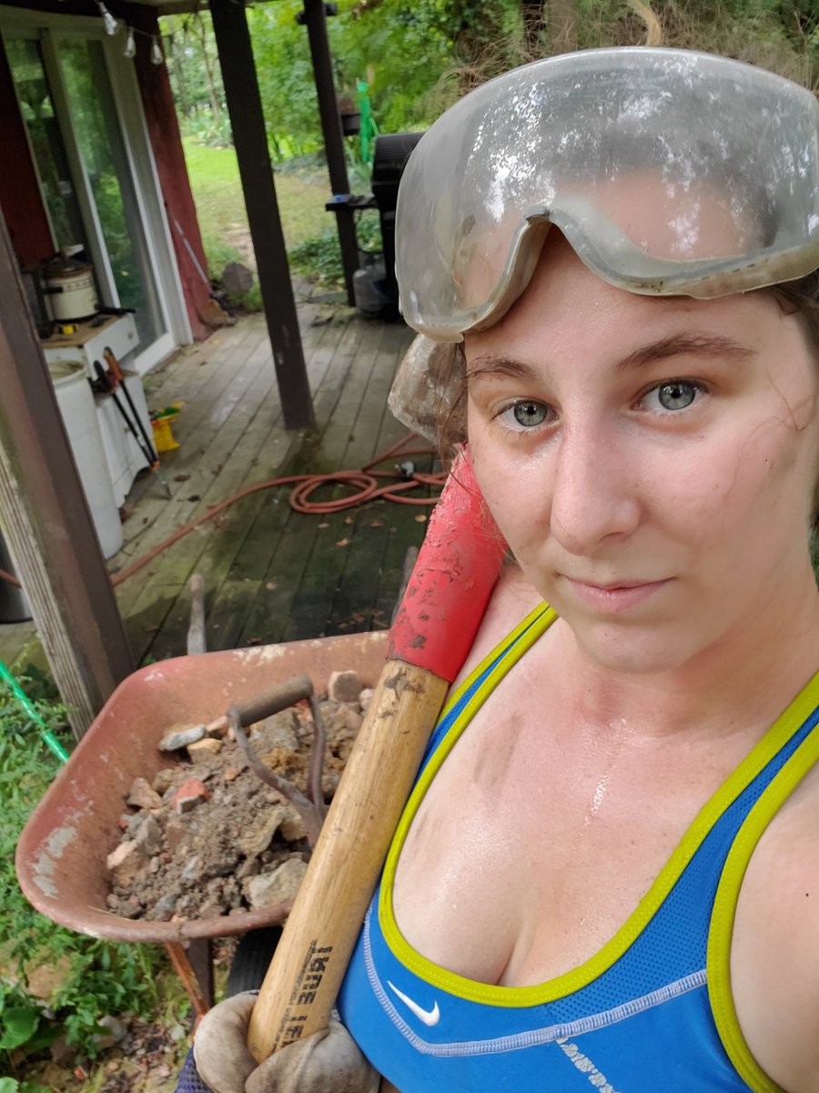 LindsayDigDug's tweet photo. Who needs a gym when you own a sledge hammer? 

#sledgehammer #nogymrequired #demoday #homerenovations #hotandsweaty #diy #demolition https://t.co/S3GfzCAU5t