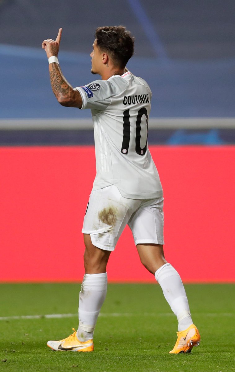 InvictosSomos's tweet photo. En un lapso de 15 minutos convirtió 2 goles y entregó 1 asistencia ante FC Barcelona. Por si la noche no era lo suficiente vergonzosa y humillante para los culés, su fichaje récord, al que cedieron y que no estaba teniendo protagonismo en el Bayern Munich, los atendió. https://t.co/xzHaOJndNg