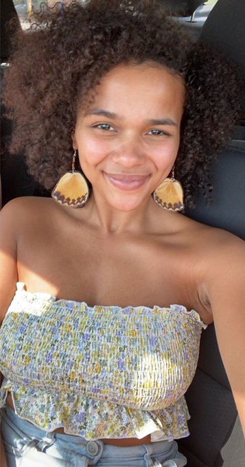 hope everyone&rsquo;s weekend is as golden as my tits <3 https://t.co/rOpkY53tIl<a href="/tag/cummingsoon"class="tags"><span>#cummingsoon</span></a>