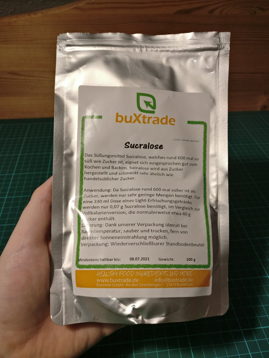 I also switched to sucralose as a sweetener, hoping that it would have less aftertaste. Instead of 1000 g sugar in the original recipe, I used 1.6 g sucralose, which is ridiculous, but it's still too sweet for my taste. :O