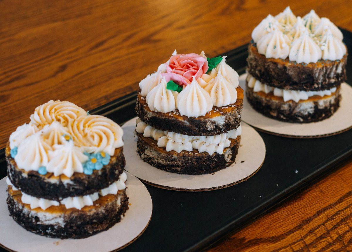 Our all-new handcrafted Mini Cakes are perfect when you need a little something sweet! 🍰

#kybakery #kentuckybakes #kentuckyfood #kyfood #sweettooth #minicake #handcraftedcake #northernky #nky #ky #beanscafeandbakery