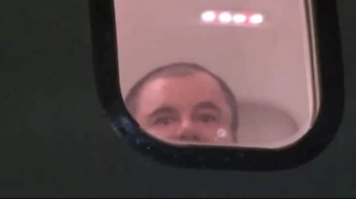 Damaris_DRC_'s tweet photo. El chapo viendo que #Anabelle se escapó y el todavía no.
#AnabelleQuedateEnCasa 
#Anabellescaped https://t.co/xoZRh4jh0C