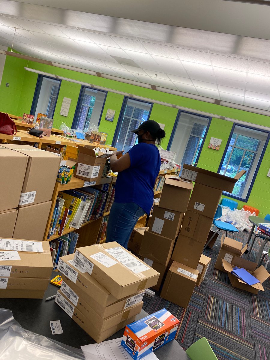 MeganDEBland1's tweet photo. Day 2 of the Supply Drop was a huge success. We are ready! #runyway #soaringeagles @APSFinchEagles @drdellenigg https://t.co/GyH4t62ERL