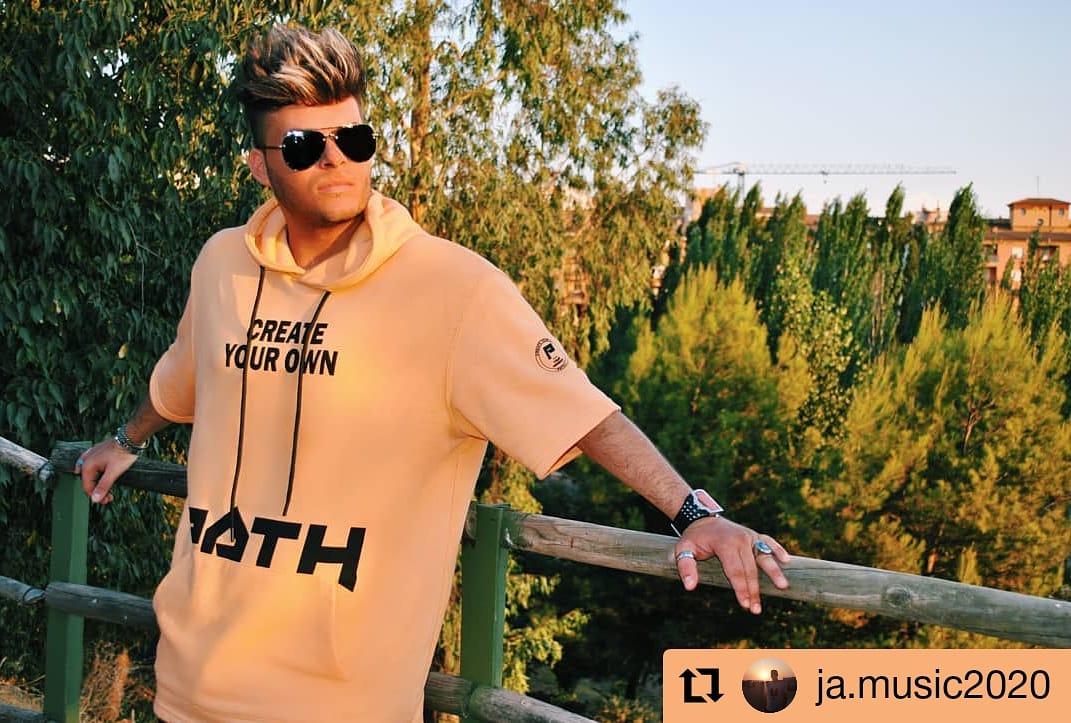 Manutorremusic's tweet image. Vamos a subir puestos⬆️ me ayudais?? Entra en @lhmagazin
O bien al WhatsApp 666364528,❗❗ diciendo mi nombre y #DimelaVerdad 🌴
Gracias familia, Feliz Viernes💙
@JaMusicWeb