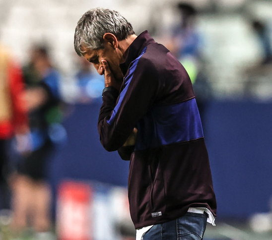 DeadlineDayLive's tweet photo. BREAKING: Barcelona have decided to sack Quique Setién after tonight's humiliating 8-2 defeat in the Champions League. (Source: @FabrizioRomano) https://t.co/pnss25Ngr7