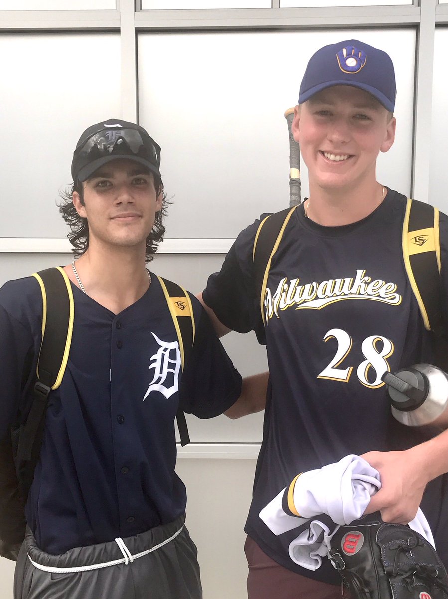 sbrooks525's tweet photo. A couple @TheCanesBB studs at #SAProGames. #Teammates #PGWWBA17UChamps @Daniel_brooks23 @alexkhan024 @ElijahLambros @SABorderBattle https://t.co/Jhxepd5NGs