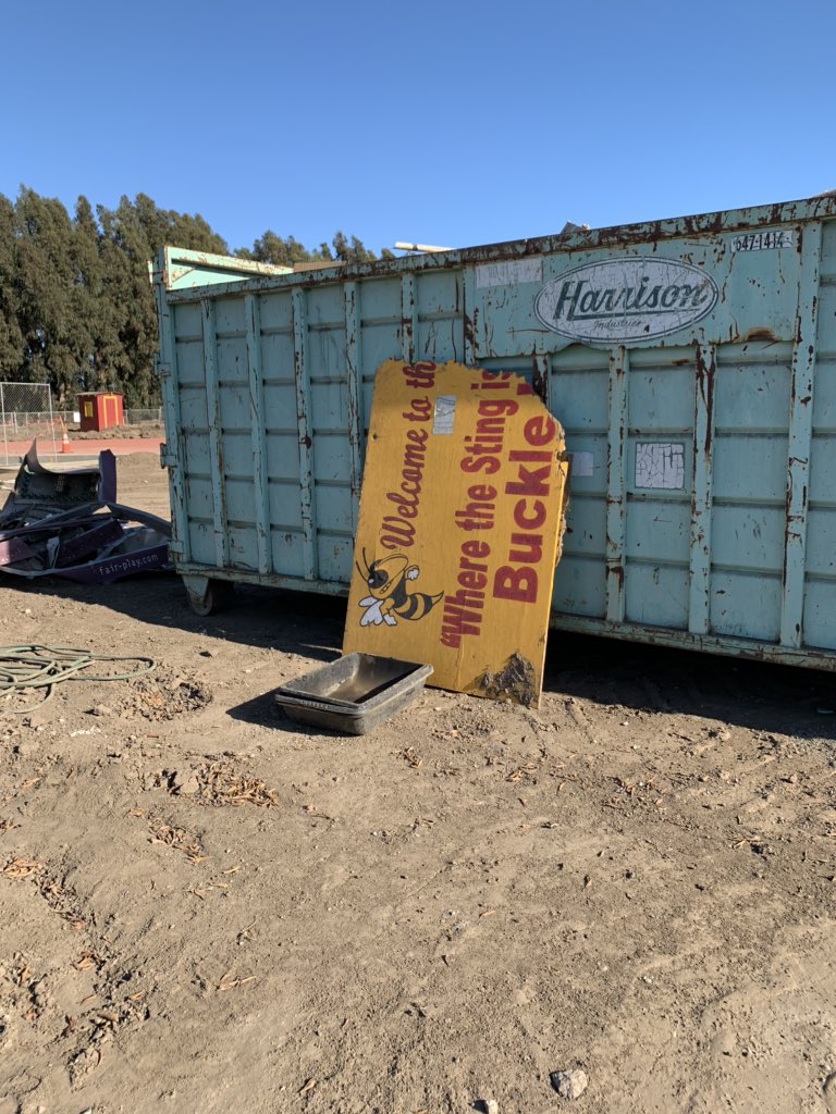 JaimeMorenoOHS's tweet photo. Houser Field @ohs_jackets Week 6 of renovations. West endzone being worked on, 50 yard line electrical being finished up. Hey @OHSStudio124 would love to work with you on making a new sign!!! @12thmanOHS @RichardUrias #OxnardFootball https://t.co/5KU9mAMGDQ
