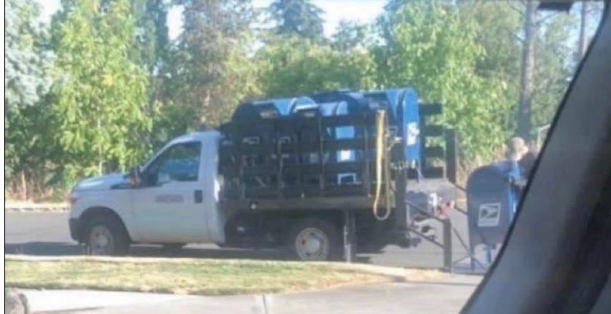 ananavarro's tweet photo. I’ve seen 2 posts today supposedly of @USPS mailboxes being removed. One in Manhattan, one in Portland. Given rhetoric coming out of WH, and Trump lackey Postmaster General who just decommissioned 671 mail-sorting machines, this is alarming. What in the hell is going on? https://t.co/y7t76XuLKE
