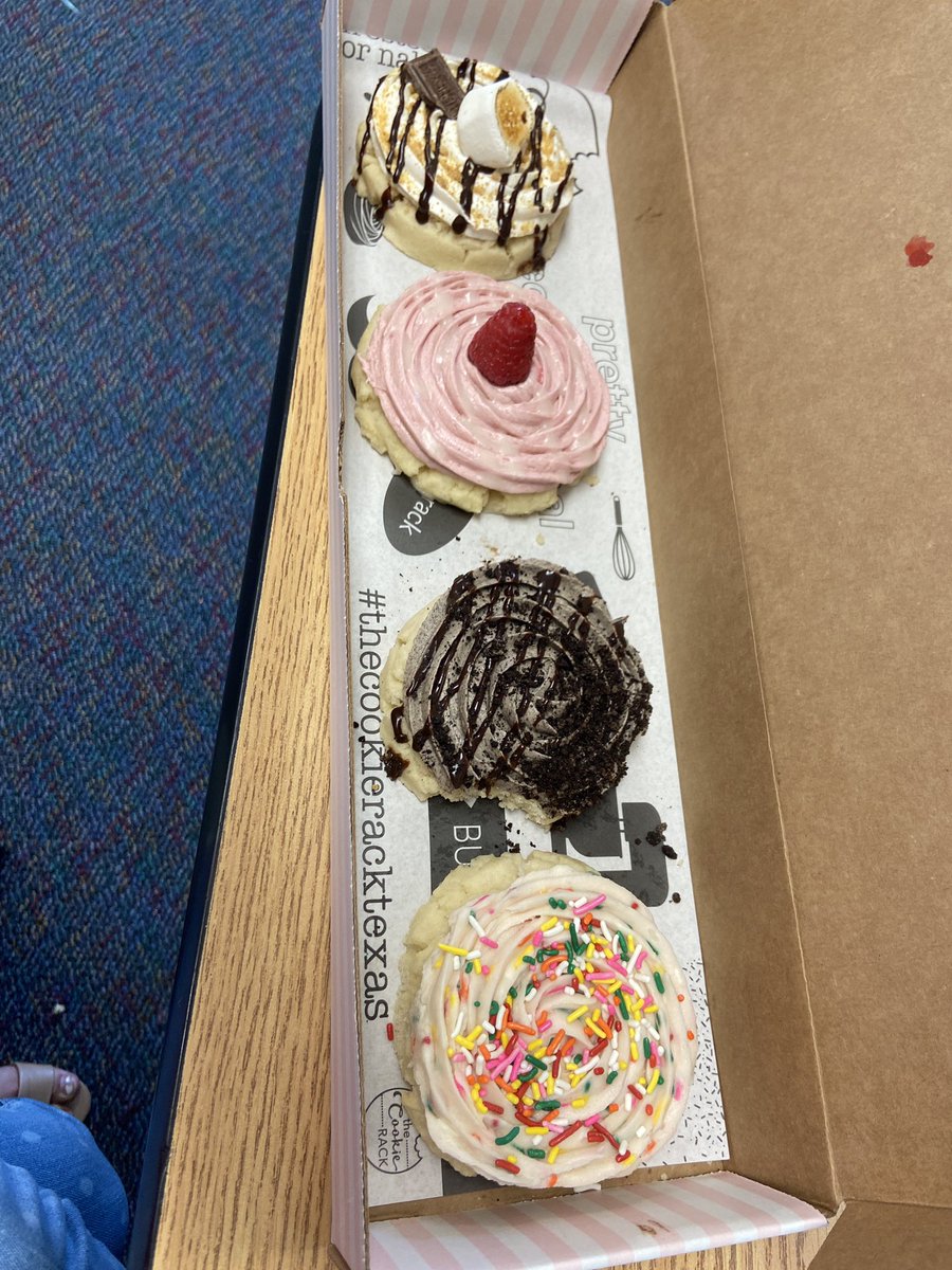 MissPorter_RES's tweet photo. Received a sweet treat from one of my sweet kiddos!! ❤️ https://t.co/maaCm5KRz9